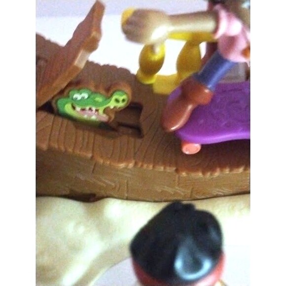 Fisher-Price Jake and The Never Land Pirates: Skate Park Playset - Picture 10 of 14